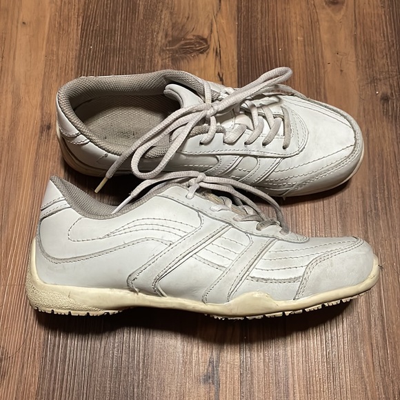 White leather work shoes - slip resistant - Picture 2 of 5